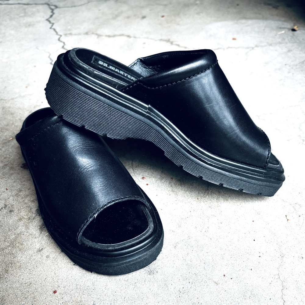 DOC MARTENS PLATFORM SANDAL ie. CLOG